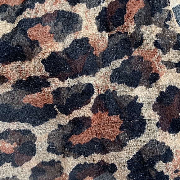 Animal print polyester scarf. - Picture 12 of 13